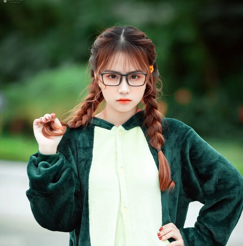 gái xinh tóc dài đeo kính 1 gái xinh tóc dài đeo kính 1