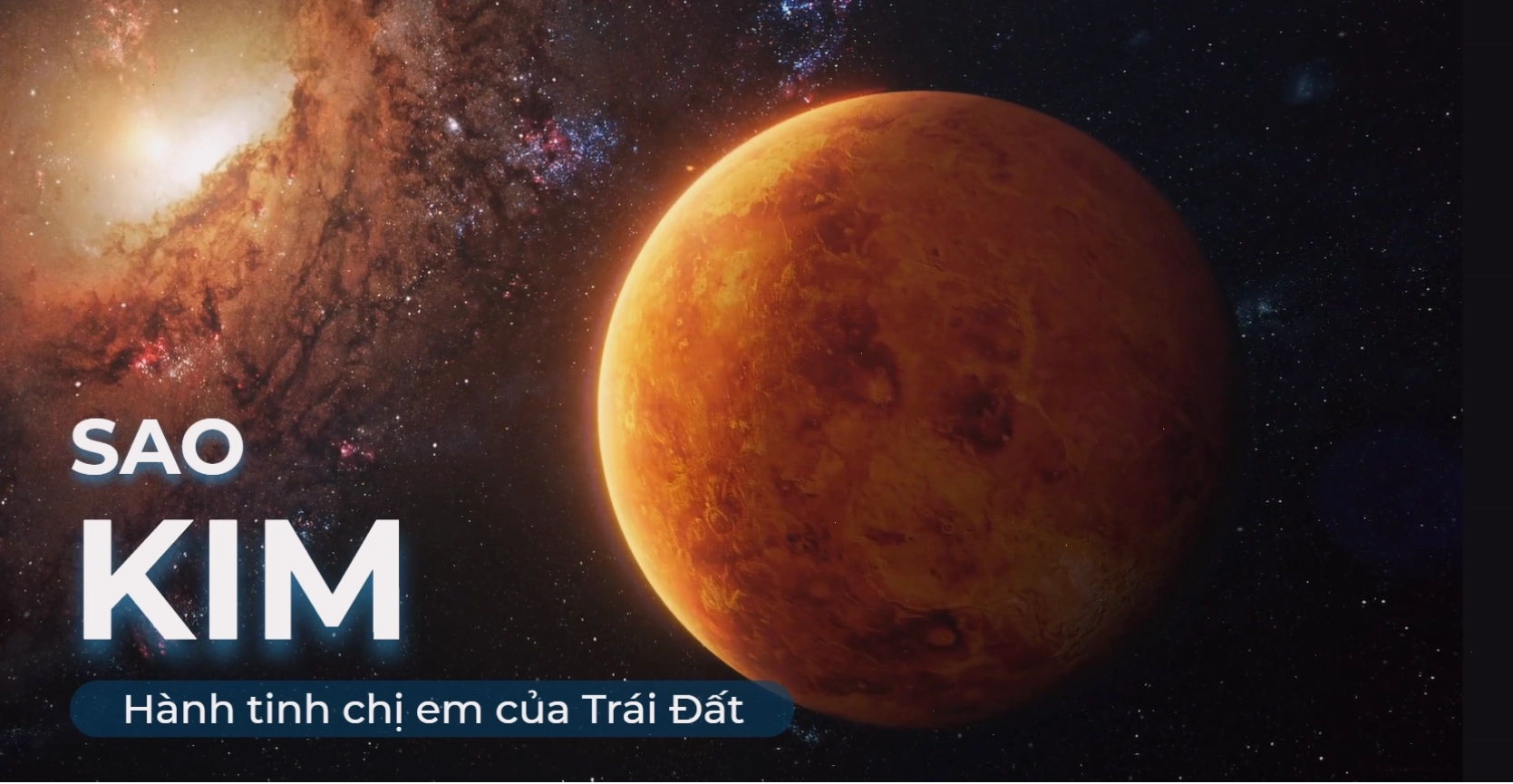 Trái đất nhìn từ không gian với màu xanh của nước và mây trắng